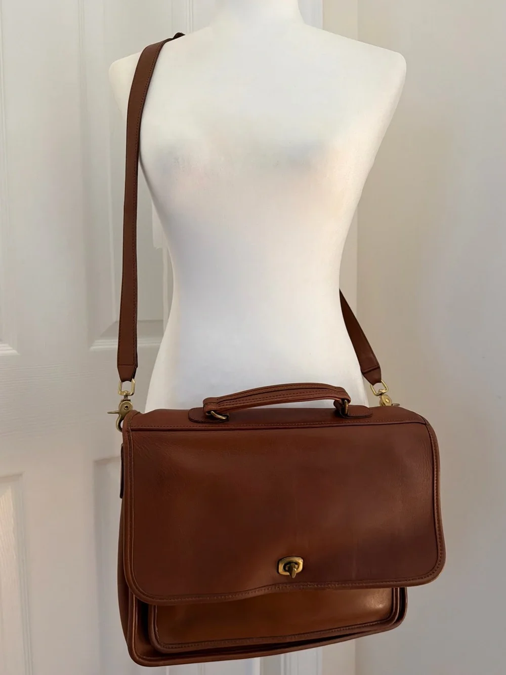 Authentic Coach 5181 Vintage Colebook Messenger Leather Crossbody Bag